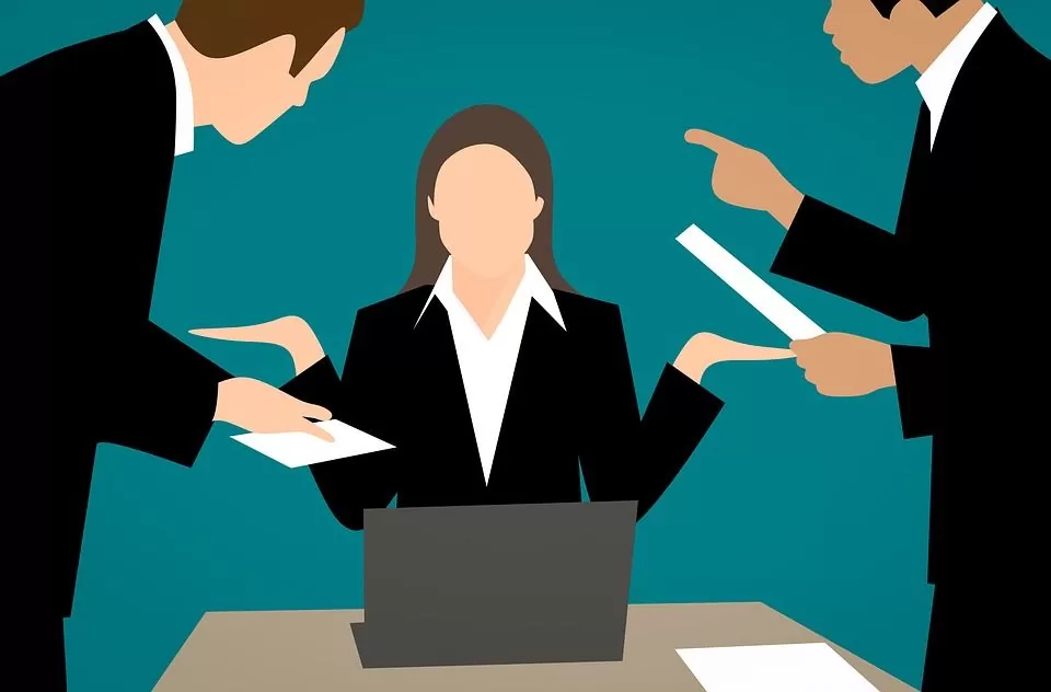 Diferencia entre denuncia interna y denuncia legal en Chile